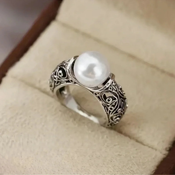 Blossom Boutique Jewelry - 1 LEFT! Vintage Inlaid Silver Pearl Ring